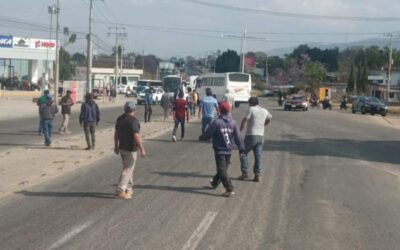 Cierran paso a la altura de la «Y» en Zaachila