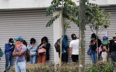 Continúan retenidos trabajadores del IEEPO en oficinas de la Colonia Reforma