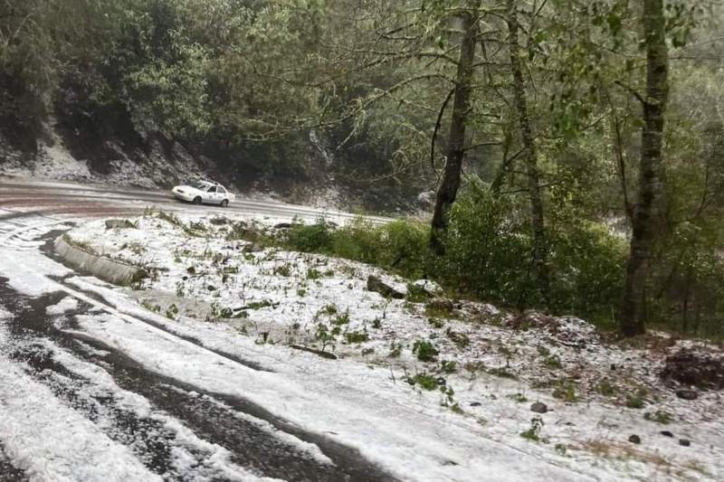 Granizada viste de blanco a municipio de la Sierra Norte en Oaxaca