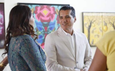 Inaugura Lalo Rojas exposición colectiva “El Jardín del Arte y sus colores”