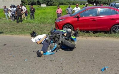 Muere motociclista tras impactarse contra una urvan en Chiltepec