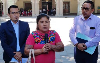 Paola recibirá clases en línea; piden destitución de la directora y maestros de telesecundaria de Manialtepec