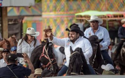 Participa Miguel Sánchez Altamirano en cabalgata de la 49 Expo Feria Ganadera de la UGRIT