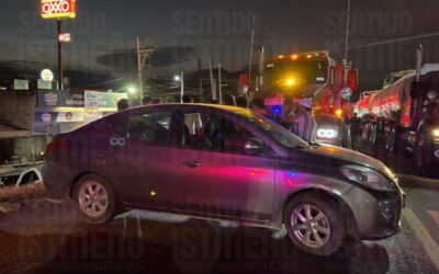Pipa impactó contra auto en Tehuantepec