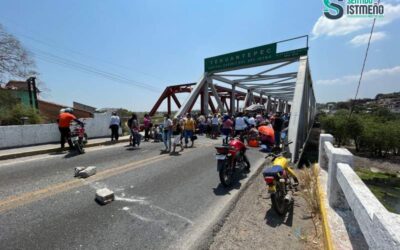 Continúa bloqueo en el Puente de Fierro de Tehuantepec