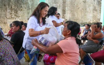 Regresa Irma Bolaños a entregar dotaciones alimentarias a la población de la Sierra Juárez