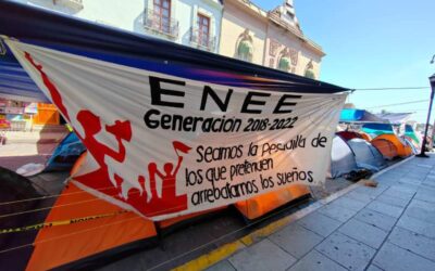 Se mantendrán egresados normalistas en plantón