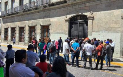 Toma Santiago Xiacui el Palacio de Gobierno y cierra calles en la capital