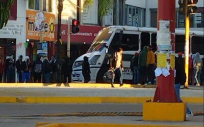 Toman camiones normalistas en Cinco Señores