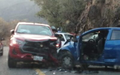 Accidente causa ocho lesionados en carretera a Ixtlán