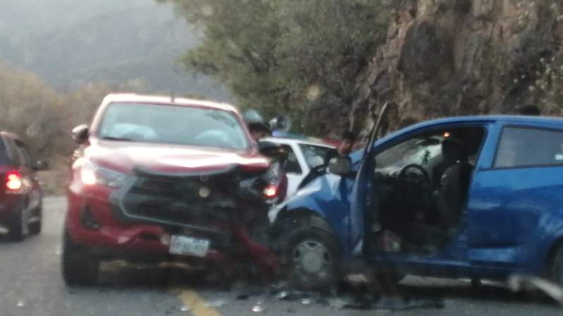 Accidente causa ocho lesionados en carretera a Ixtlán