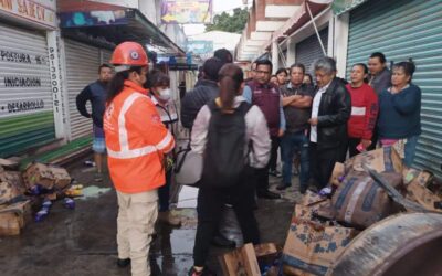 Acude Martínez Neri a zona de incendio en la Central; se apoyará a comerciantes