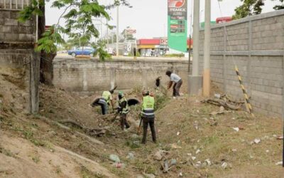 Ayuntamiento Juchiteco realiza limpieza y desazolve de cauce natural en costado Norte del tecnológico