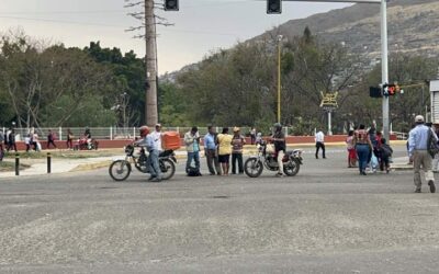 Bloquean perredistas el Parque del Amor