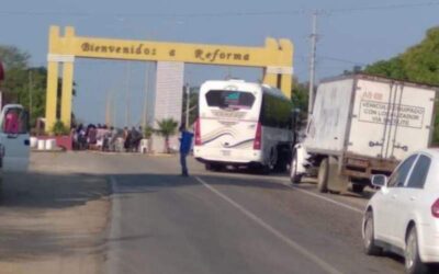 Bloquean pobladores el acceso a Reforma de Pineda, en el Istmo