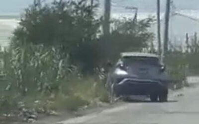 Cae camioneta sobre riberas del Río Salado