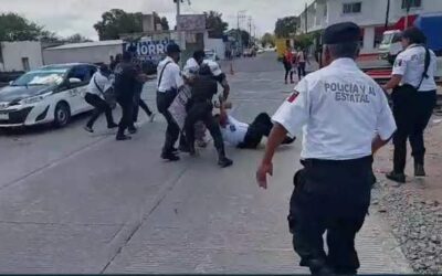 Ciudadanos y Policías viales se agarran a golpes en Ixtepec