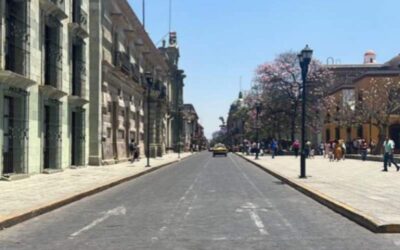 Convierten primer cuadro de la ciudad de Oaxaca en espacio temporalmente peatonal