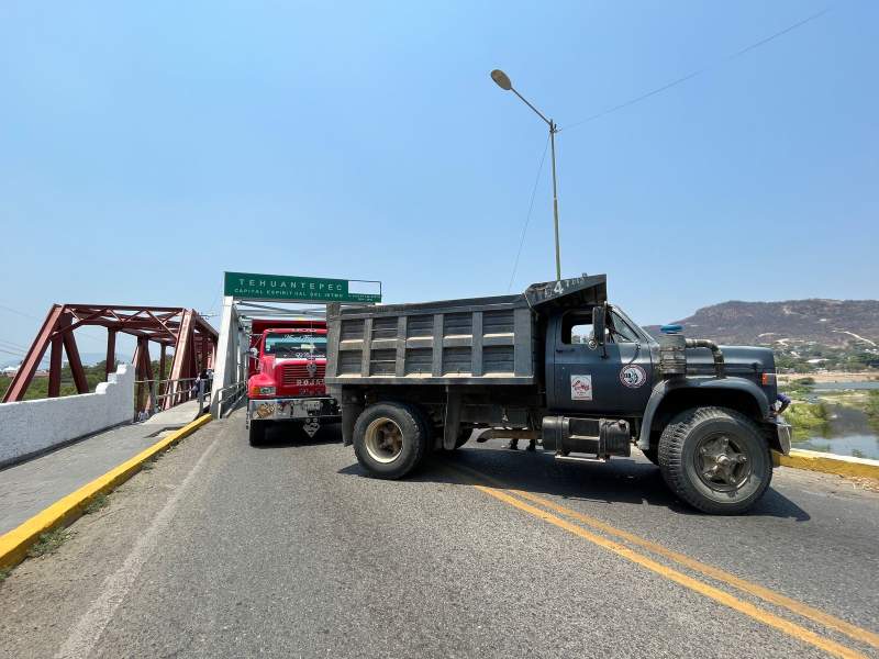 En el Istmo, bloqueos secuestran a pobladores