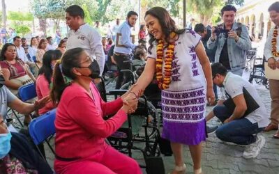 Encabeza Irma Bolaños entrega de aparatos funcionales en Tlacolula de Matamoros