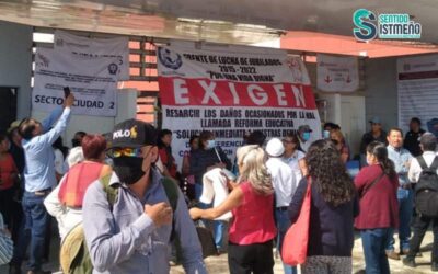 Jubilados de la Sección 22 bloquean Ciudad Administrativa