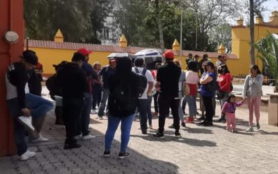Padres de familia toman el Palacio Municipal de Tlacolula