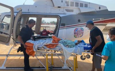 Realizan traslado aéreo de mujer con complicaciones de postparto en Oaxaca