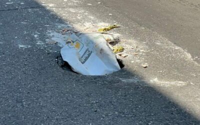 Se forma socavón en calle de la capital