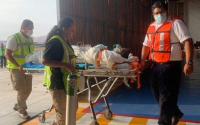 Trasladan vía aérea a mujer con complicaciones posparto