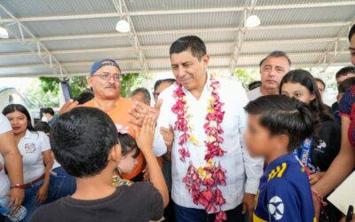 Lleva Gobernador Salomón Jara lectura a Barranca Colorada, en Asunción Ixtaltepec