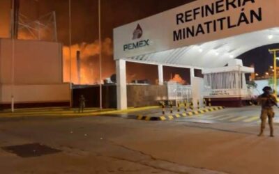Arde Refinería Lázaro Cárdenas en Minatitlán: se registra incendio esta noche