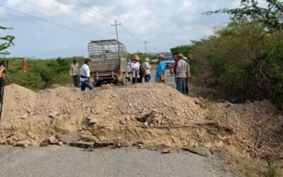 Chicapa de Castro cierra el paso a San Dionisio del Mar tras invasión de tierras