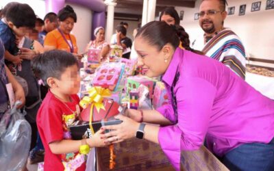 Con canje de juguetes bélicos por educativos celebran a la niñez de Tlacolula