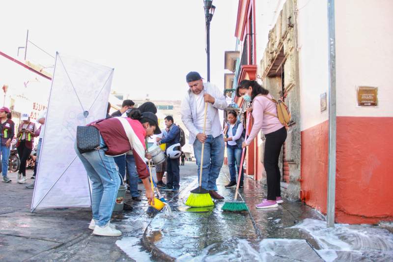 con-tequio-bienestar-embellecen-el-centro-historico-previo-a-la-maxima-fiesta-oaxaquena