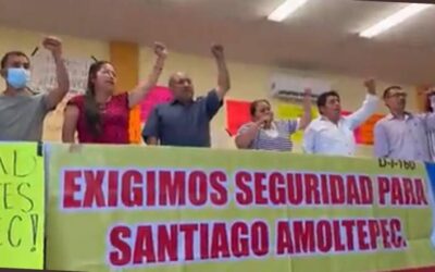Desatienden a maestros de Amoltepec; amenazan con protestas