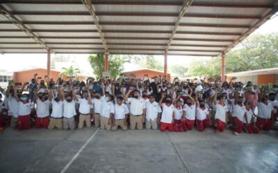Entrega Fundación NINO lentes gratuitos a estudiantes de secundaria