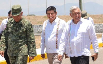 Inicia López Obrador inspección de obras en el sureste del país