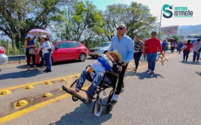 Maestros bloquean accesos del aeropuerto de Oaxaca