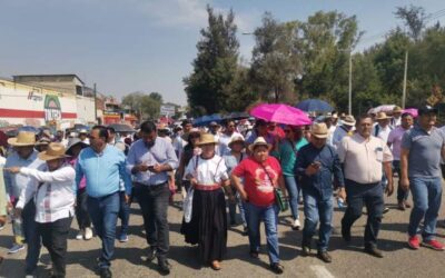 Marchan sindicatos en Oaxaca por el Día Internacional del Trabajo