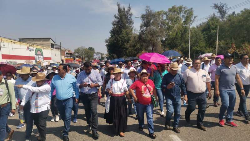 Marchan sindicatos en Oaxaca por el Día Internacional del Trabajo