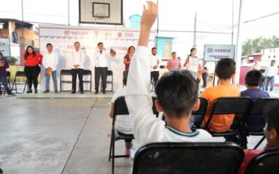 Motiva gobernador de Oaxaca a niñez de la agencia Donají a luchar por sus sueños