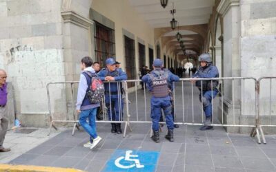 Policía Estatal resguarda el Palacio de Gobierno