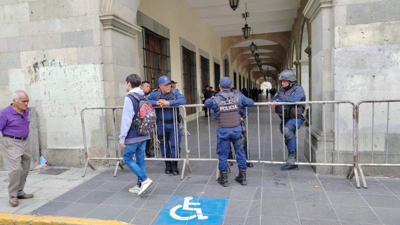 Policía Estatal resguarda el Palacio de Gobierno