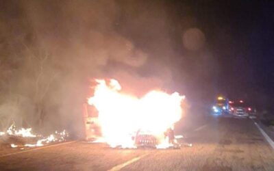 Por falla eléctrica se incendia un vehículo, en carretera del Istmo