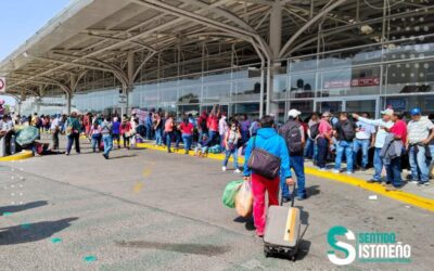 Sección 22 bloquea los accesos del Aeropuerto y la terminal del ADO en Oaxaca
