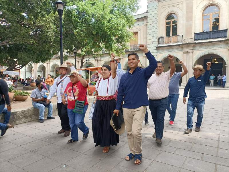 Sección 22 de la CNTE entrega pliego petitorio