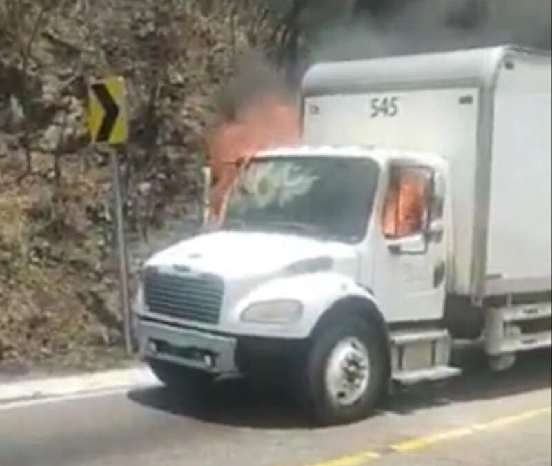 Se incendia camión en tramo Salina Cruz – Huatulco