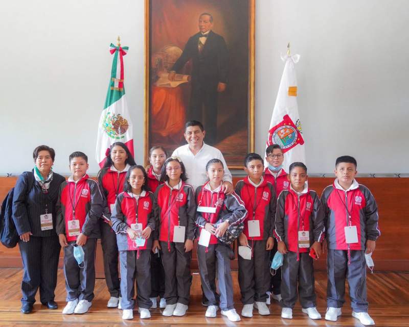 Se reúne gobernador con legisladores infantiles de Oaxaca; Yeshua Orozco Sánchez representará a Juchitán