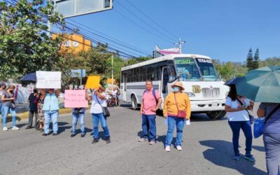 Vecinos de la colonia Aurora bloquean crucero hacia el Fortín