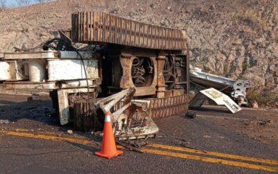 Vuelca maquinaria en la carretera Mitla-Tehuantepec